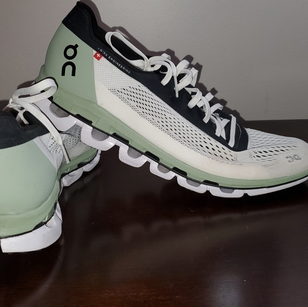 Womens ON Cloudboom NWOT